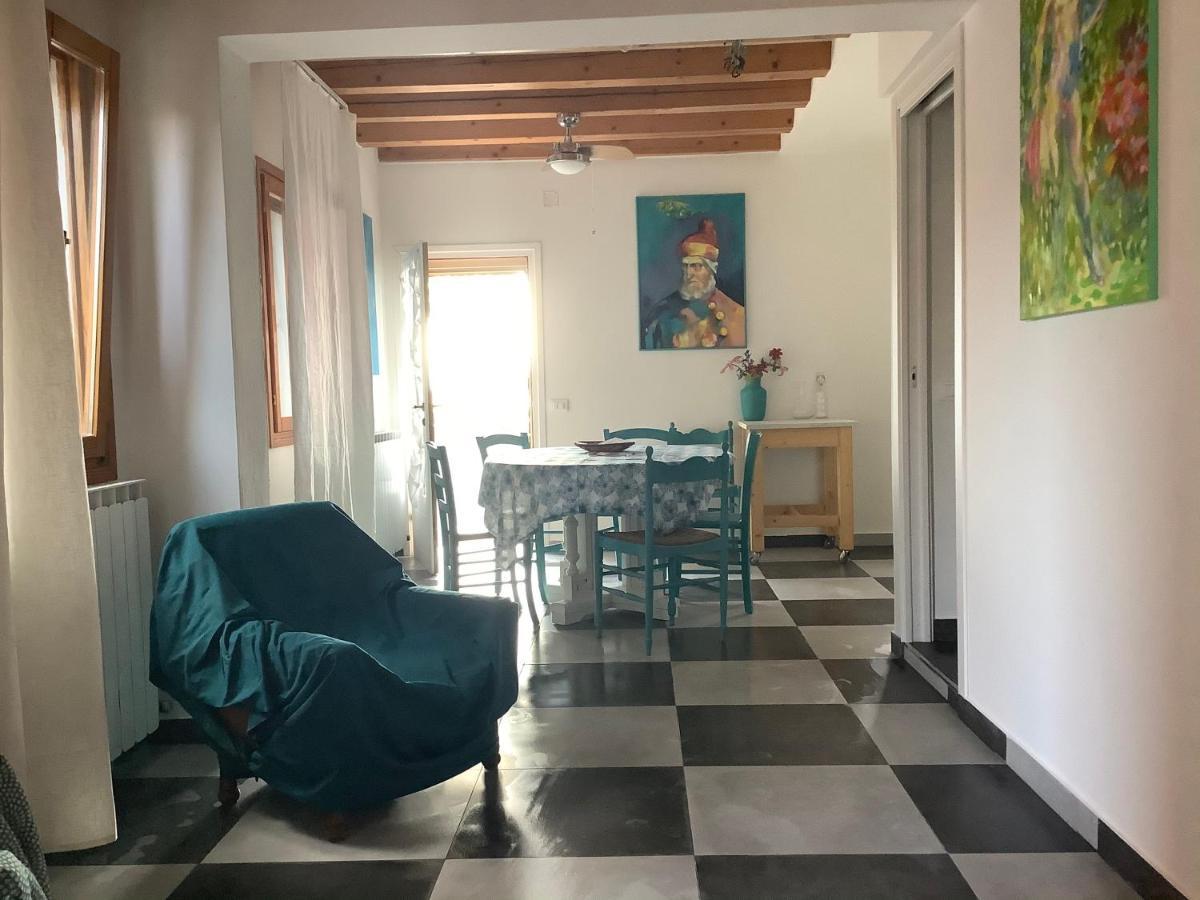 Night Galleria Holiday Home - Bed & Art In Burano - The Pink House Exterior photo