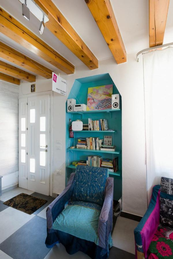 Night Galleria Holiday Home - Bed & Art In Burano - The Pink House Exterior photo