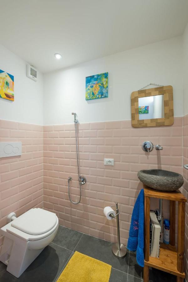 Night Galleria Holiday Home - Bed & Art In Burano - The Pink House Exterior photo