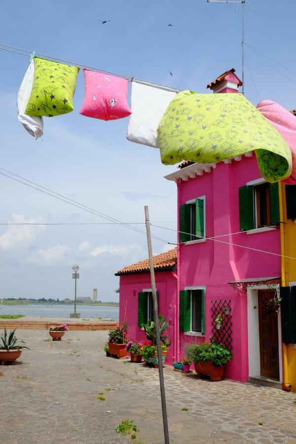 Night Galleria Holiday Home - Bed & Art In Burano - The Pink House Exterior photo