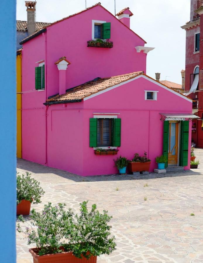 Night Galleria Holiday Home - Bed & Art In Burano - The Pink House Exterior photo